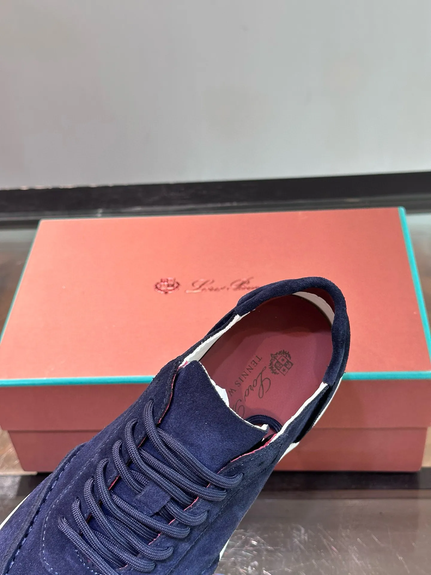 Factory price: 540💰Loro men's shoes💰iana niche Loro classic jogging shoes, men's lace-up casual shoes and sneakers, high-quality lightweight and comfortable fabrics, suitable for outdoor leisure, the color scheme is young and energetic, and it looks great with sportswear or casual suits! Size: 39-46 (customized sizes of 45 and 46 are non-refundable)